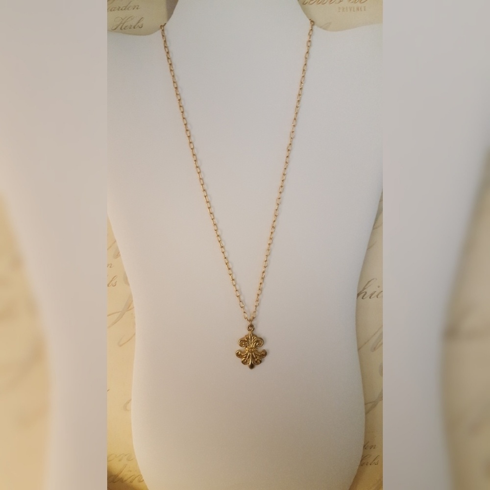 •NEW•⚜️ Fleur De Lis Pendant with Chain ⚜️